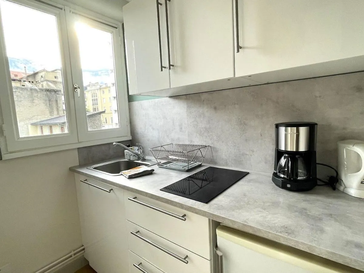 Studio Lumineux Avec Balcon Et Ascenseur Au Coeur D'Aix-Les-Bains - Ideal 1-2 Personnes - Fr-1-555-84 0*,